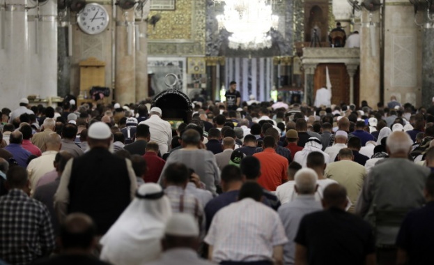 За сблъсъци между мюсюлмански поклонници и силите за сигурност в