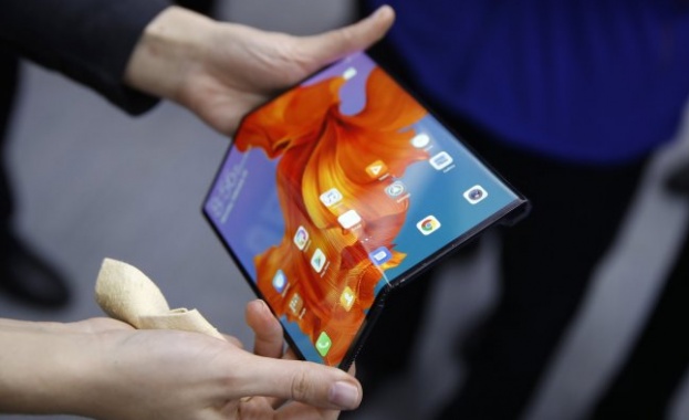 Huawei проявява предпазливост в надпреварата да пусне първия наистина функционален