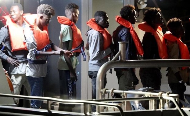 Малта позволи на мигрантите, спасени от кораба Алан Курди на