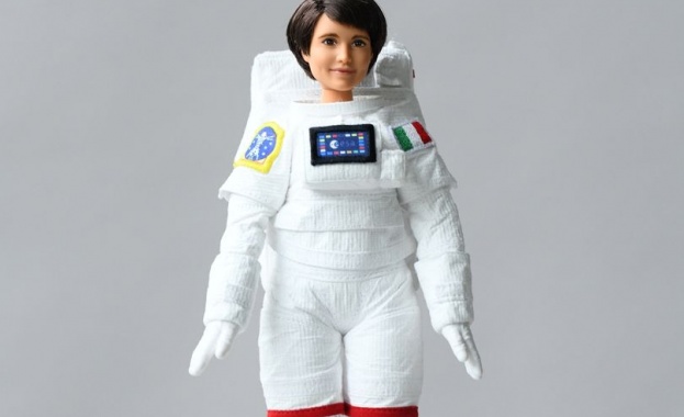 Барби потегля на мисия в Космоса Куклата популярна с множеството