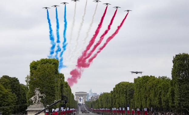 В Париж се проведе традиционният военен парад по случай националния