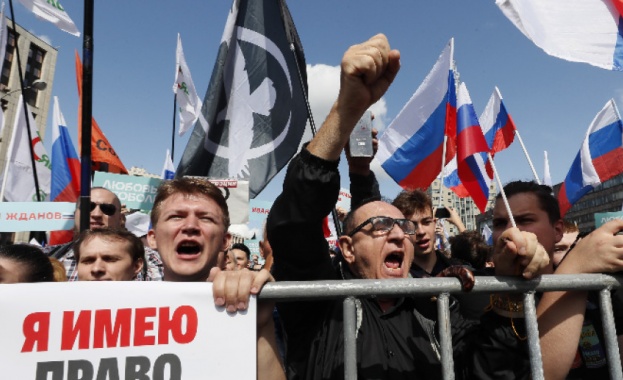 Руската полиция задържа вчера над 800 души участващи в демонстрация