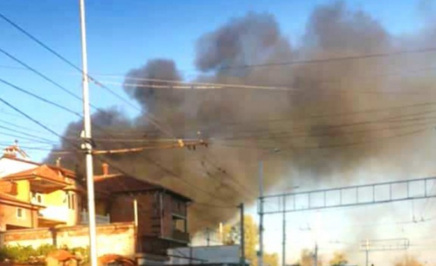Пожар обхвана голяма площ от пловдивския ромски квартал Столипиново Най вероятната