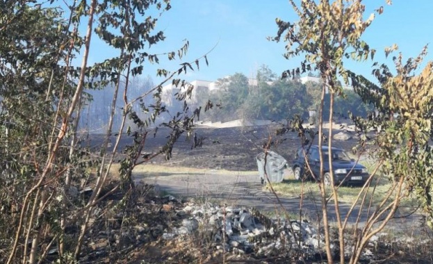 Няколко големи пожара пламнаха в събота следобед на територията на