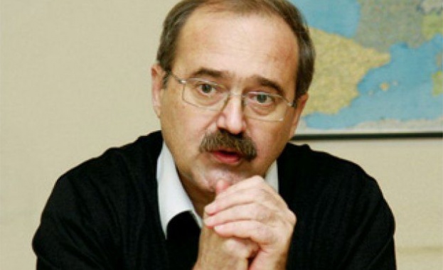 Юрий Борисов е роден на 12 08 1956 г Завършил е философия