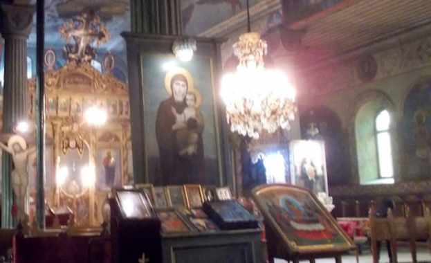Навръх празника Кръстовден днес в Разград пристигна чудотворната икона Покров