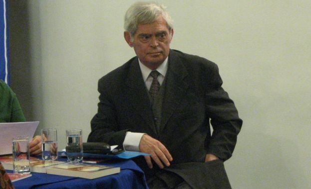Почина литературният критик, културолог и общественик проф. Никола Георгиев. Фактите