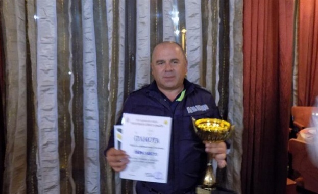 Марин Кондов от ОДМВР-Добрич е пътният полицай на годината. След