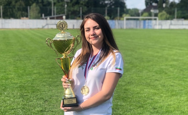 16 годишният Спортен талант на Еврофутбол Нургюл Салимова спечели международния