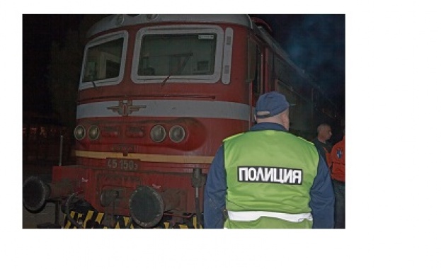 Дизелов локомотив на БДЖ се е сблъскал с моторен влекач