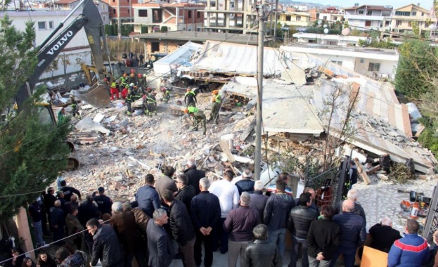 Хилядите останали без дом след опустошителното земетресение от 6,4, което