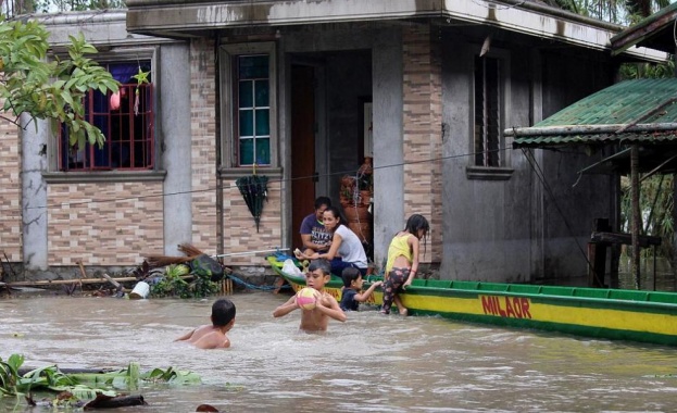 Най-малко 17 души станаха жертвите на тайфуна Камури във Филипините,