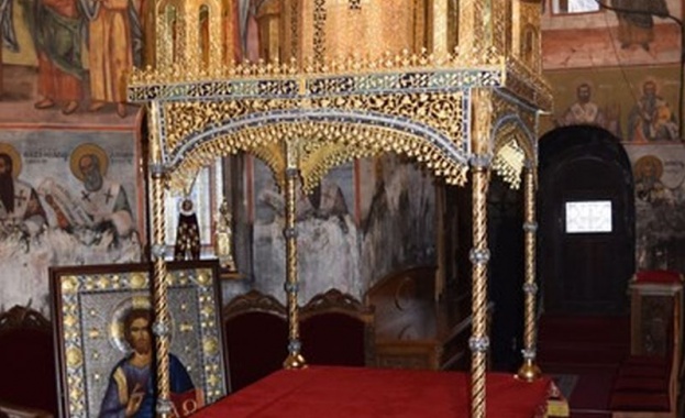 Възстановиха олтарният балдахин в главната църква на Бачковския манастир Успение