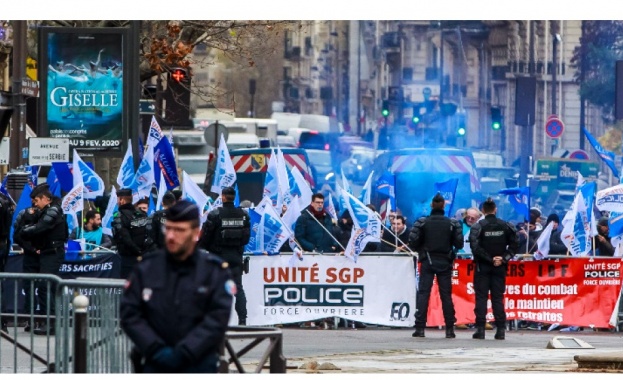 13-ти ден на недоволство във Франция срещу предложената от президента