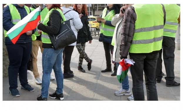 Перничани излизат на шествие с жълти жилетки заради водната криза