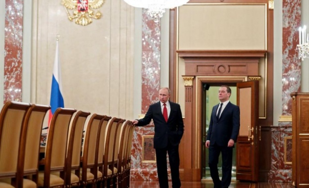 Руското правителство неочаквано подаде оставка, след като президентът Владимир Путин