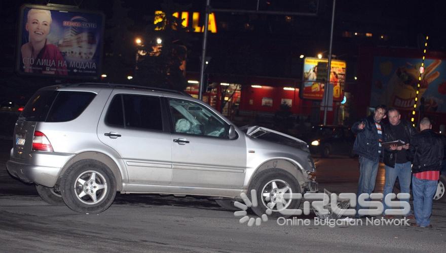 Автомобил на Националната служба за охрана (НСО), с който е пътувал военният министър Аню Ангелов,  катастрофира тази вечер.