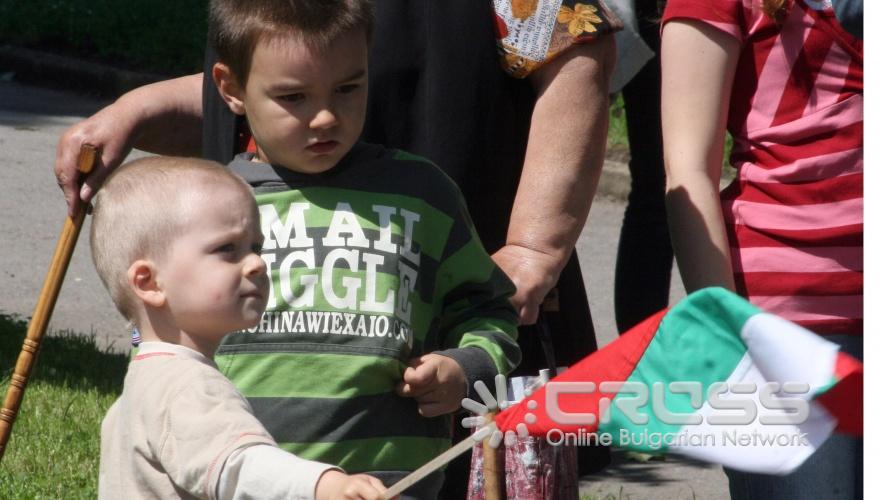 Пред паметника на Христо Ботев в Борисовата градина столичният кмет Йорданка Фандъкова присъства на тържествена церемония за отдаване на почит по повод 134-та годишнина от гибелта на поета-революционер. 