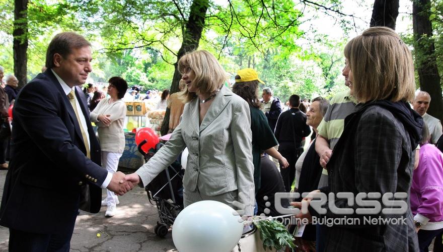 Световният ден на околната среда беше отбелязан на естрадата в Южния парк. Министър Нона Караджова направи поздравление по повод празника. Тя откри събитието заедно с кмета на София Йорданка Фандъкова