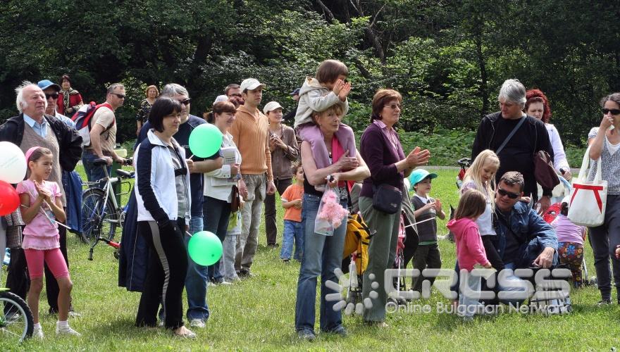 Световният ден на околната среда беше отбелязан на естрадата в Южния парк. Министър Нона Караджова направи поздравление по повод празника. Тя откри събитието заедно с кмета на София Йорданка Фандъкова