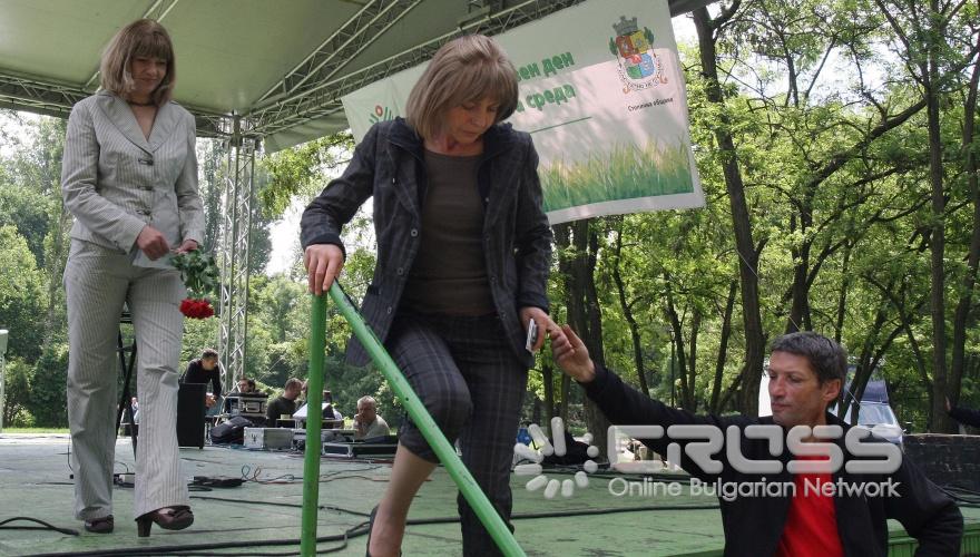 Световният ден на околната среда беше отбелязан на естрадата в Южния парк. Министър Нона Караджова направи поздравление по повод празника. Тя откри събитието заедно с кмета на София Йорданка Фандъкова