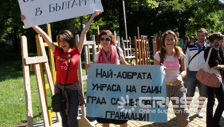 Студенти протестираха в градинката на Народното събрание срещу намаления бюджет за наука, образование и култура 