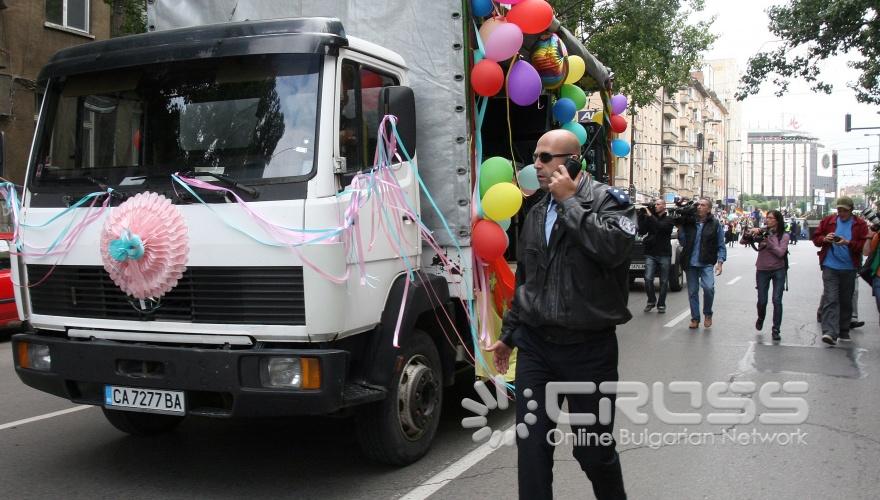 Днес,26 юни от Моста на влюбените край НДК стартира третият пореден ЛГБТ парад "София прайд 2010", организиран от Фондация „Ресурсен център „Билитис“, Младежка организация „ЛГБТ действие“, Български Активистки Алианс и Клубовете „ID Club”