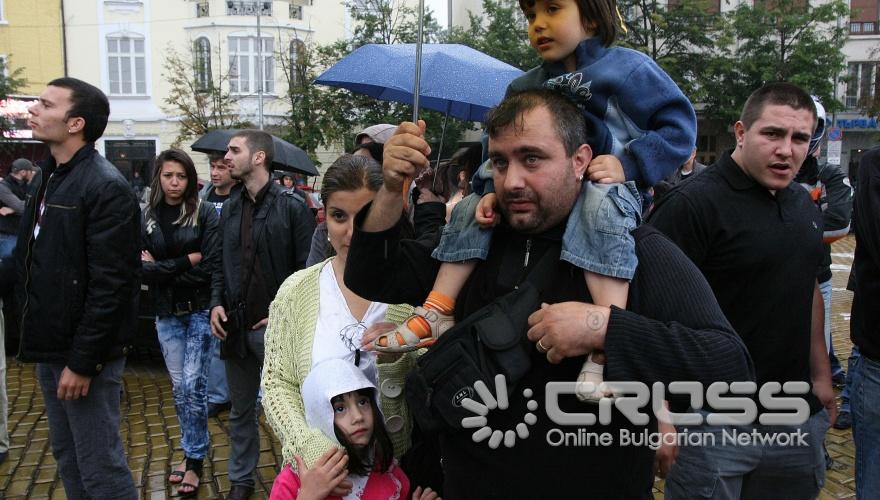 Протест пред Народно събрание се проведе днес,8 юли, срищу убийството на Боби Райнов на 4-ти юли