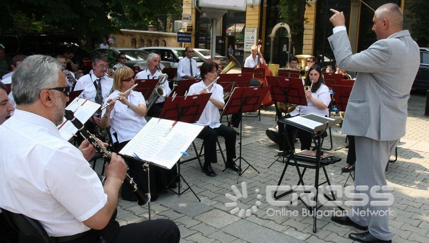 Днес стартира първата пешеходна туристическа обиколка “Опознай София – централна градска част”. Обиколката се провежда по проект на общинските предприятия “Туристическо обслужване” и “Стара София”, съвместно с Асоциацията на екскурзоводите в България. 