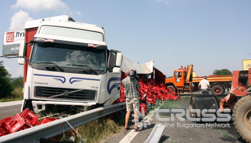 Днес,14 август, ТИР предизвика сериозно задръстване на автомагистрала Тракия 