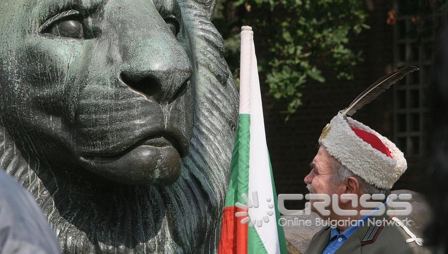 Днес,6 септември,Столичната община и Общонародно сдружение „Мати Болгария" организираха традиционното шествие-поклонение, посветено на 125-годишнината от Съединението на Източна Румелия с Княжество България.Кметът на София Йорданка Фандъкова положи цветя пред Паметника на Незнайния войн 