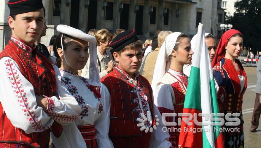 Кметът на София Йорданка Фандъкова присъства на тържественото честване по случай 102-ата годишнина от обявяването на Независимостта на България, което се проведе пред паметника на Независимостта при площад Княз Александър Първи