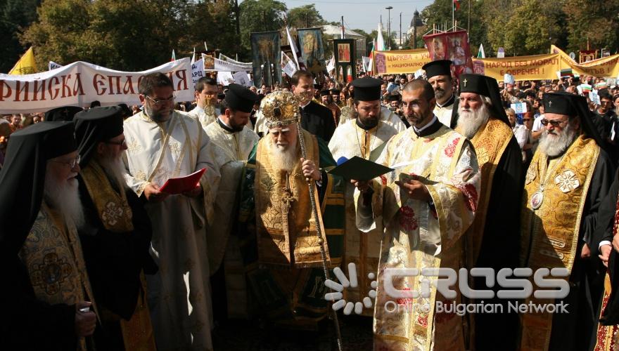 Днес,24 септември,от Националния дворец на културата тръгна Националното литийно шествие, организирано от Българската православна църква за завръщане на вероучението в родното училище под надслов „Образование за духа и доброто бъдеще на нашите деца". 