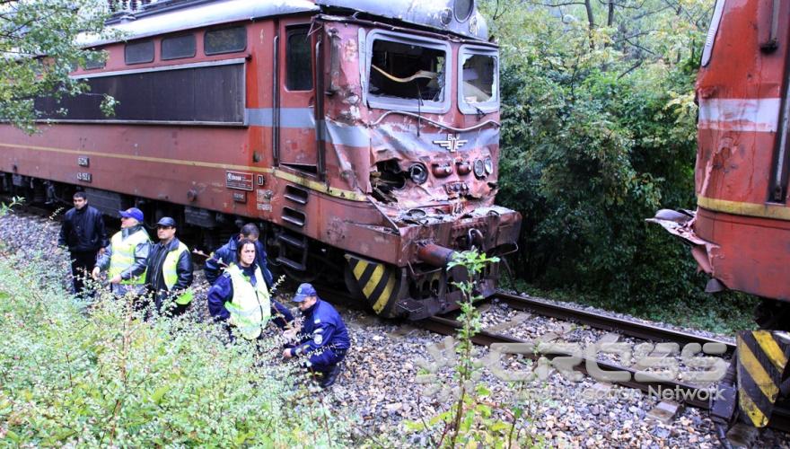 Международният пътнически влак от Белград и български служебен влак са се сблъскаха в участъка между Драгоман и Драгоил тази сутрин.