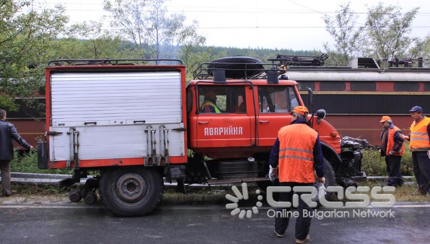 Международният пътнически влак от Белград и български служебен влак са се сблъскаха в участъка между Драгоман и Драгоил тази сутрин.