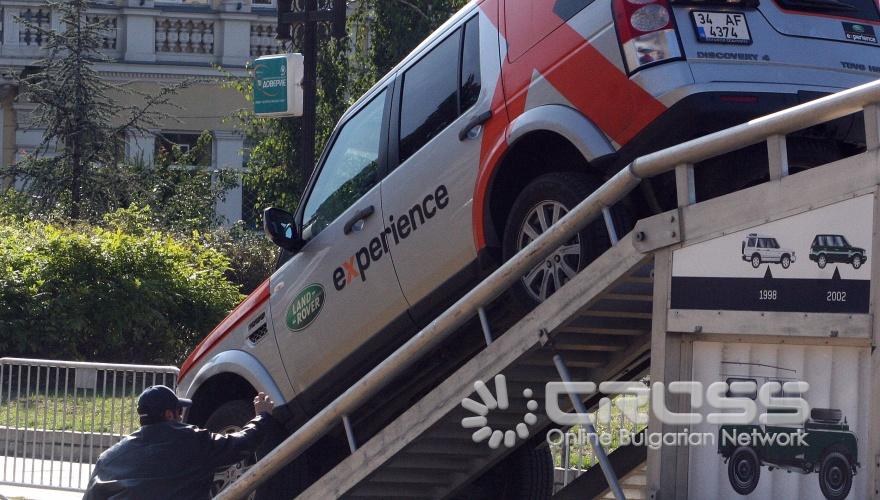 През двата почивни дни, в центъра на столицата, на площад Батенберг, ще се проведе заключителната фаза от уникалното по своя род Land Rover & Range Rover Experience 