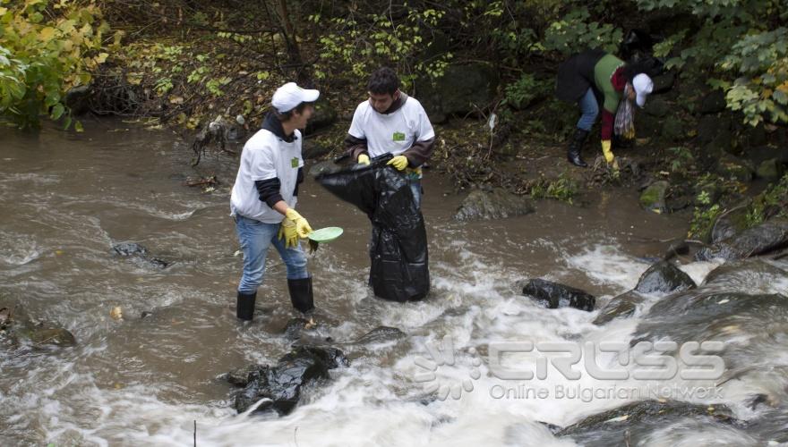 Днес,16 октомври,в Южния парк започна инициатива по почистването на Перловската река, организирано от Българското дружество за защита на птиците и Столична община. 