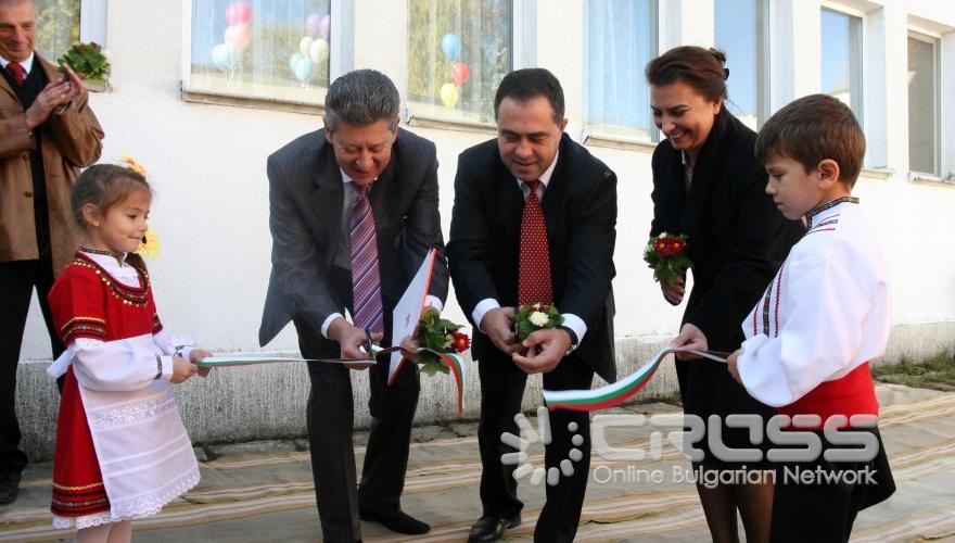 ЧЕЗ Разпределение България дари детско съоръжение на Обединено детско заведение "Гьончо Белев" в град Ихтиман днес 22 октомври. 