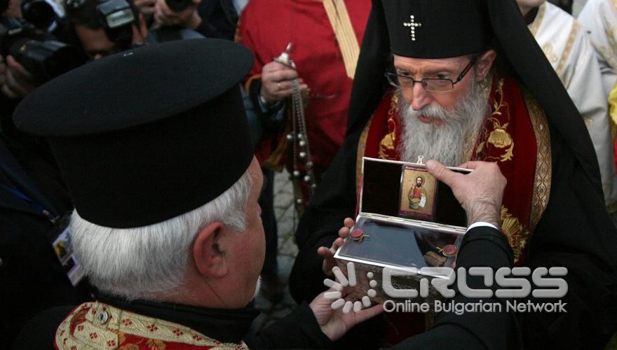 Светите мощи на Йоан Предтеча, намерени през това лято при Созопол пристигнаха в София. Мощите на свети Йоан Кръстител пристигнаха на площад "Свети Александър Невски" и бяха посрещнати тържествено от синодалните архиереи, държавната власт и софийското гражданство.