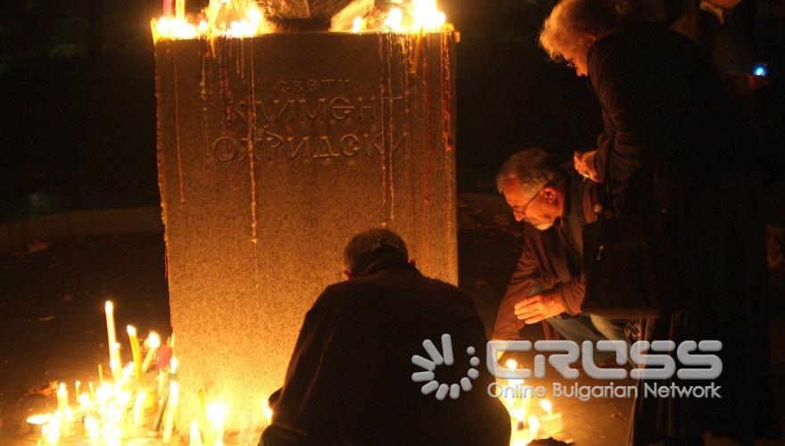 В София следобед се състоя пореден протестен митинг-шествие на Българската академия на науките под формата на мълчалив протест. 