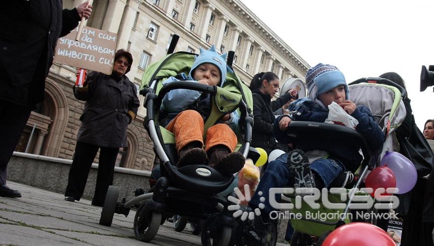 Днес,24 ноември, пред Министерски съвет протестираха майки на деца с увреждания 