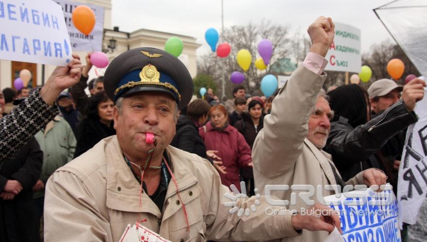 Днес,1 декември, се проведе протестен митинг-шествие
за европейски приоритети и политики в областта на здравеопазването, образованието, науката, изкуството. Шествието тръгна от сградата на Народното събрание към Министерски съвет.