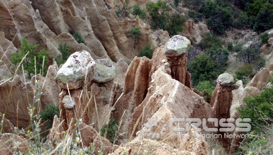 Стобските пирамиди - скални образувания до село Стоб