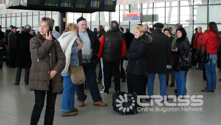 Стотици пътници са блокирани на Летище София заради лошите метеорологични условия в Европа. 