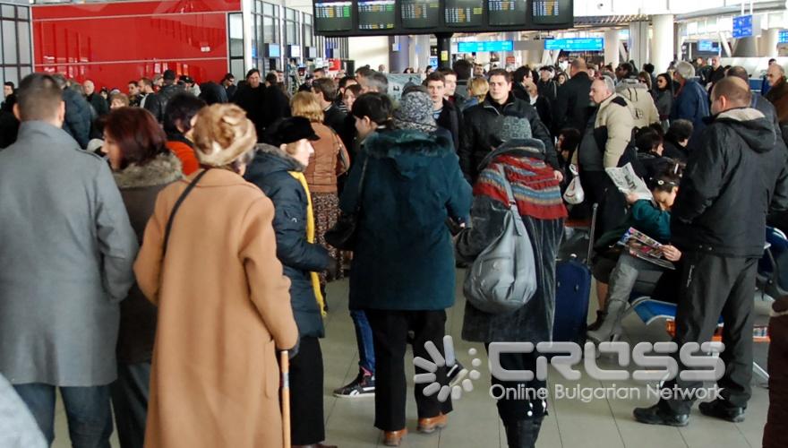 Стотици пътници са блокирани на Летище София заради лошите метеорологични условия в Европа. 