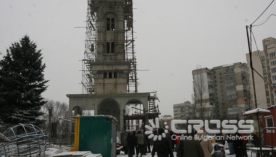 Празничен водосвет беше отслужен днес,27 декември, пред новопостроения храм до кръстовището на бул. „Гоце Делчев" и бул. „Петко Тодоров" 