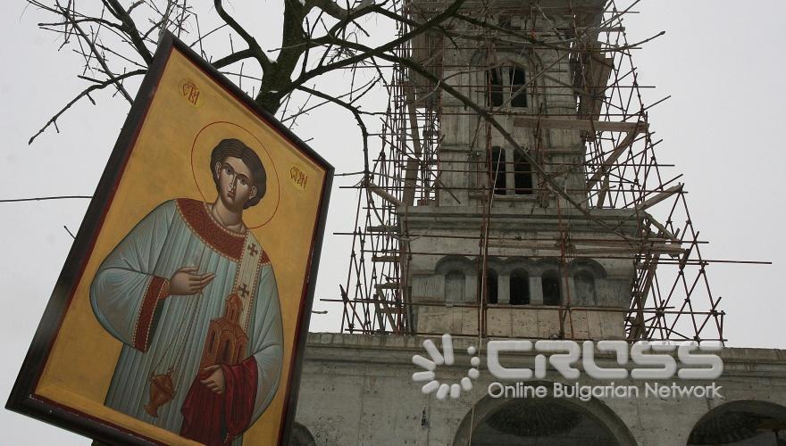 Празничен водосвет беше отслужен днес,27 декември, пред новопостроения храм до кръстовището на бул. „Гоце Делчев" и бул. „Петко Тодоров" 