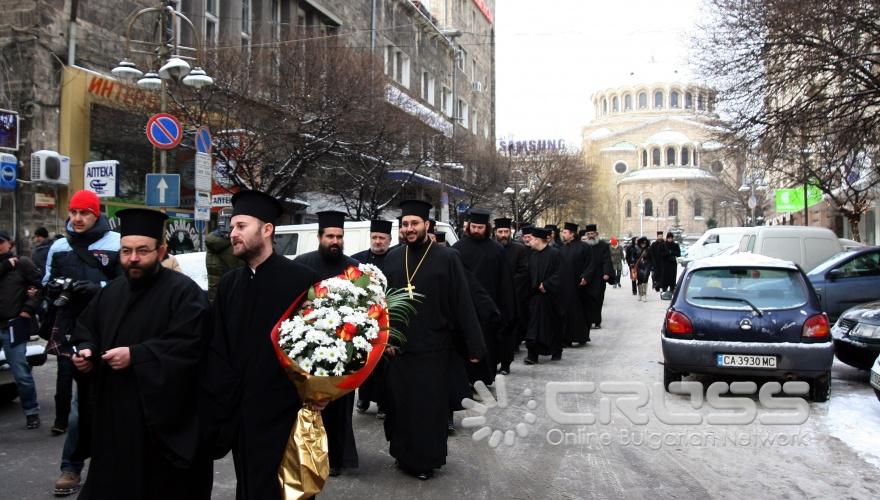 Днес,4 януари, в църквата „Света Неделя”беше отслужен молебен във връзка с отбелязването на 133 години от освобождението на София.
В 10.30 часа се проведе литийно шествие от храм „Света Неделя” до Паметника на Цар Освободител и празнично биене на камбаните на централните софийски храмове.
В 11.00 часа бяха поднесени венци и цветя пред Паметника на Цар Освободител.
В 11.30 часа се състоя празнична програма пред Паметника на българския опълченец.