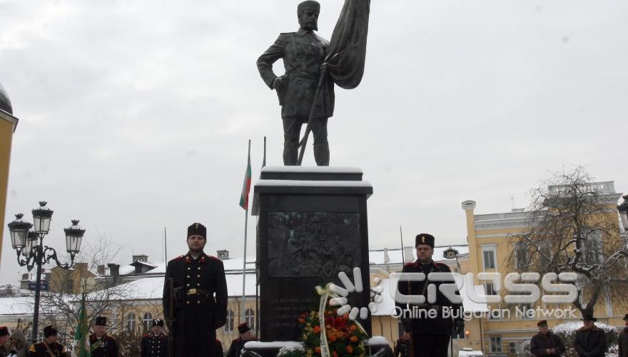 Днес,4 януари, в църквата „Света Неделя”беше отслужен молебен във връзка с отбелязването на 133 години от освобождението на София.
В 10.30 часа се проведе литийно шествие от храм „Света Неделя” до Паметника на Цар Освободител и празнично биене на камбаните на централните софийски храмове.
В 11.00 часа бяха поднесени венци и цветя пред Паметника на Цар Освободител.
В 11.30 часа се състоя празнична програма пред Паметника на българския опълченец.