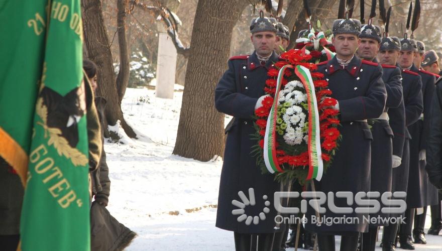 Днес,6 януари,пред бюст-паметника на Христо Ботев в Борисовата градина се проведе тържественото честване в София на 163-годишнината от рождението на поета. 